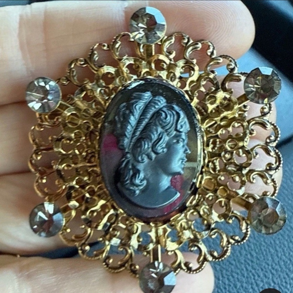 cblack gold brooch statement piece filigree Victorian vintage revive pin cameo